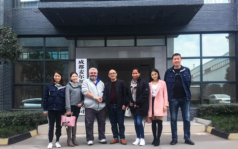 麦尔化工与客户合影留恋